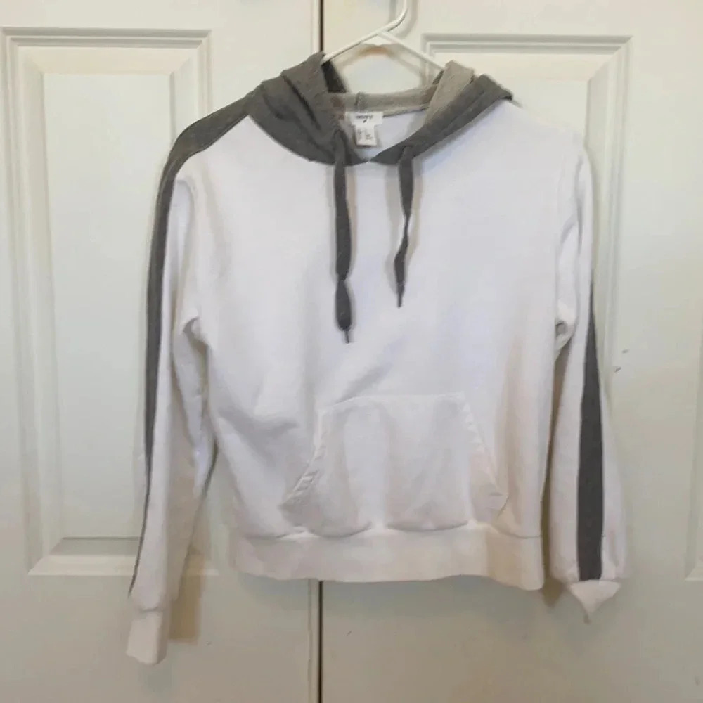 Forever 21 cropped white sweatshirt size small pullover hoodie